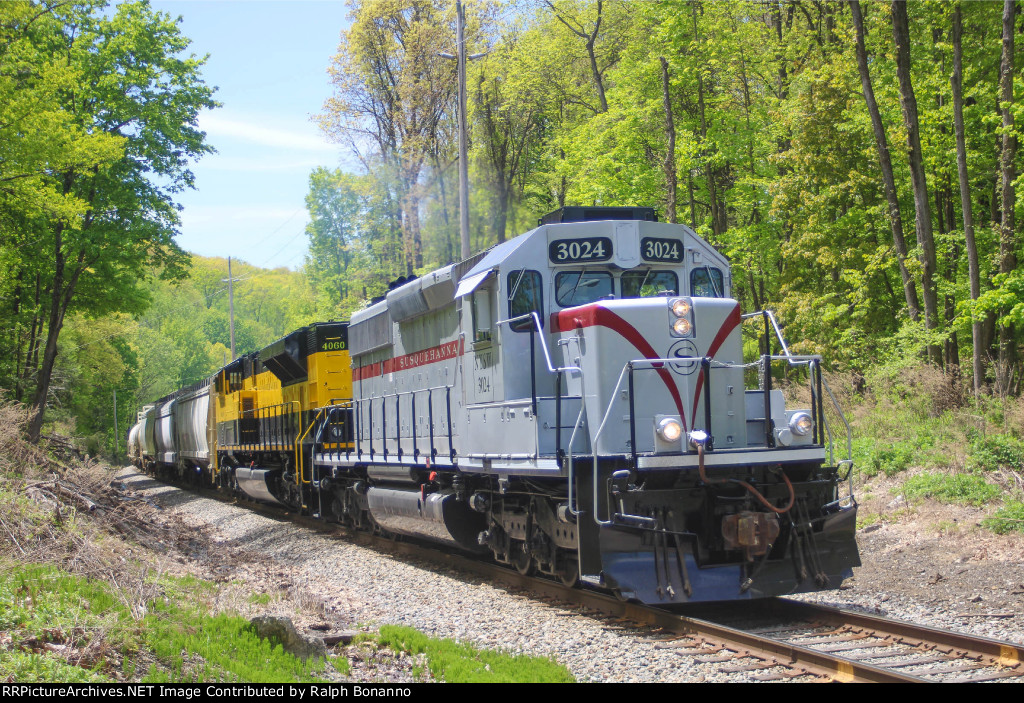 WS-1 pulling eastbound upgrade at Edison Road 